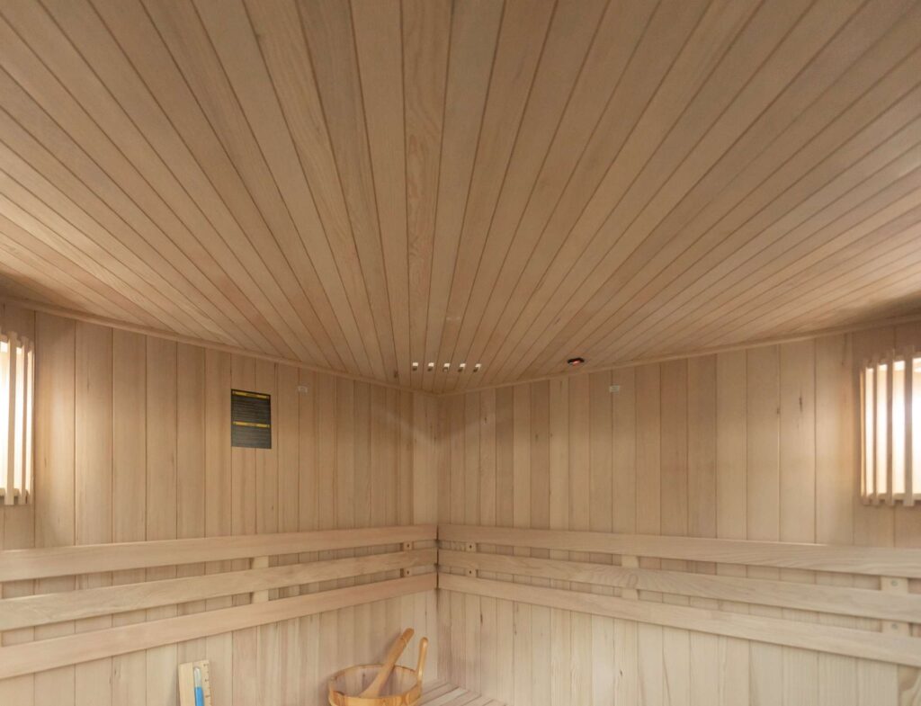 Lisbon 3 Corner Traditional Sauna Roof 02